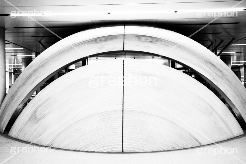 渋谷駅,モノクロ,白黒,しろくろ,モノクローム,単色画,単彩画,単色,ドーム