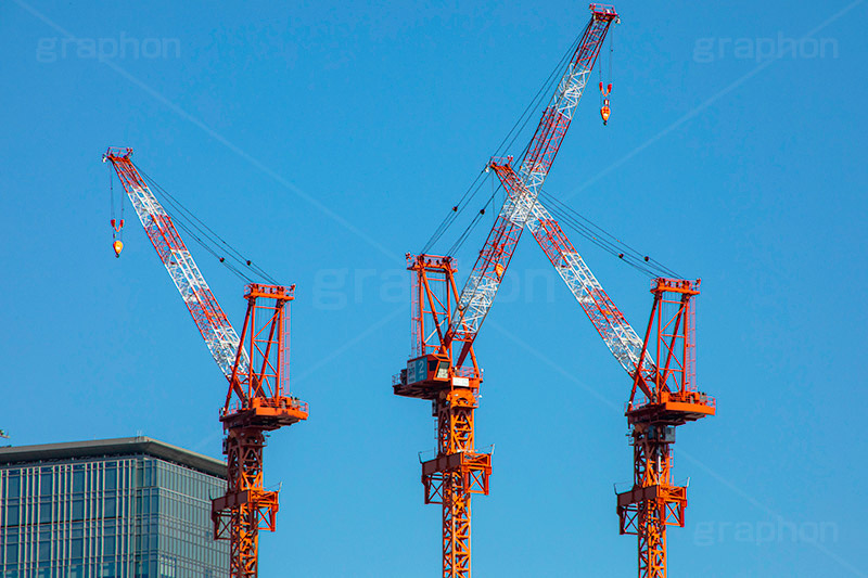 大型クレーン,高層ビル,クレーン,重機,建設,解体,開発,工事,都市開発,再開発,crane,building,フルサイズ撮影