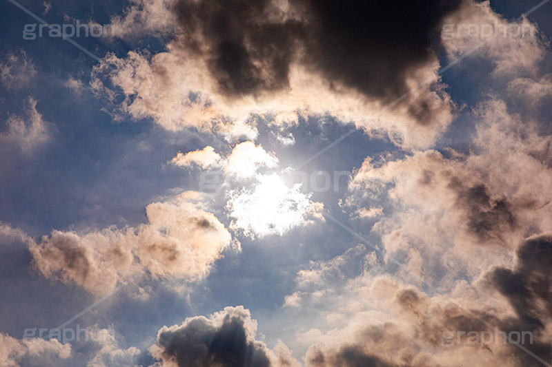 迫る雨雲,雨雲,ゲリラ豪雨,豪雨,空,雲,積乱雲,お天気,空/天気,空/雲,太陽,逆光,フレア,自然,flare,sky,natural,フルサイズ撮影