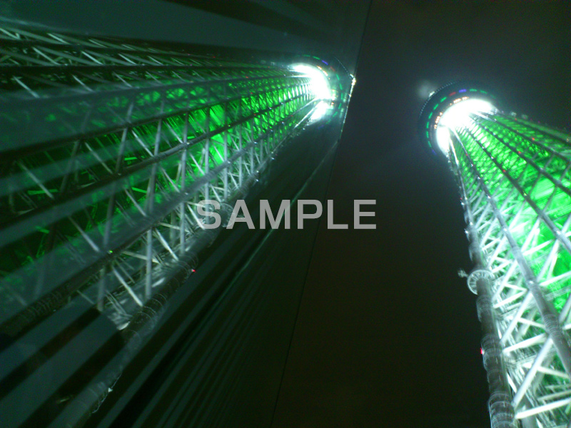 2本のスカイツリー,スカイツリー,東京スカイツリー,TOKYO SKYTREE,墨田区,押上,電波塔,634,634メートル,635m,塔,ライトアップ,夜景,夜,キレイ,綺麗,きれい,緑色,緑の,不思議な写真,おもしろ写真,面白写真,2本の,2本に見える,2本,２本,二本,tower,タワー