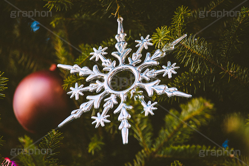 クリスマスオーナメント,クリスマスツリー,冬,クリスマス,飾り,デコレーション,イベント,オーナメント,ボール,もみの木,モミの木,雪の結晶,結晶,CHRISTMAS,Xmas,ornament,tree,フルサイズ撮影
