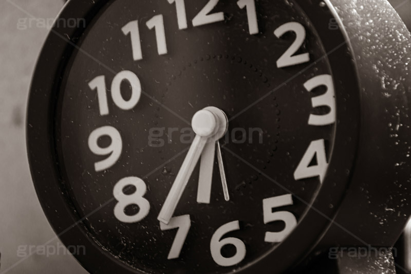 時計,時間,針,ほこり,ホコリ,家電,日用品,モノクロ,白黒,モノクローム,単色,clock,time