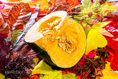 秋の味覚,かぼちゃ,カボチャ,南瓜,パンプキン,pumpkin,halloween,autumn,ハロウィン,秋,野菜,食材,皮,落ち葉