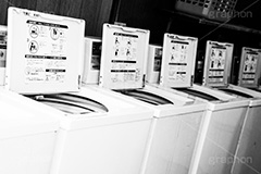 コインランドリー(モノクロ),モノクロ,白黒,しろくろ,モノクローム,単色画,単彩画,単色,洗濯,機械,縦型,laundry,washing