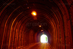 佐助隧道,トンネル,暗い,怖い,怪しい,古い,心霊,ホラー,神奈川,鎌倉,噂,草木,廃,小さなトンネル,荒