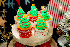 クリスマス･カップケーキ,クリスマスパーティー,クリスマス,パーティー,手作り,ツリー,クリスマスツリー,オーナメント,ケーキ,スイーツ,デザート,冬,カップケーキ,甘い,シュガー,生クリーム,クリーム,手作り,cream,CHRISTMAS,party,cake,dessert,winter,tree,sugar,フルサイズ撮影
