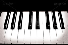 鍵盤,モノクロ,白黒,しろくろ,モノクローム,単色画,単彩画,単色,レトロ,お洒落,おしゃれ,オシャレ,味わい,ピアノ
