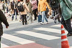 雑踏,都会の雑踏,都会,都心,東京,人混み,混雑,横断歩道,街角,街角スナップ,混む,人々,人物,渡る,歩く,通勤,通学,足,交差点,冬,japan,winter,フルサイズ撮影