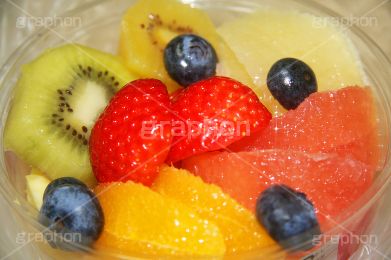 ミックスフルーツ,カットフルーツ,果樹,果実,フルーツ,果物,くだもの,爽やか,甘酸っぱい,キウイ,いちご,イチゴ,苺,ブルーベリー,オレンジ,グレープフルーツ,デザート,盛り合わせ