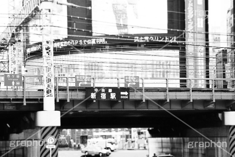 西武新宿(モノクロ),モノクロ,白黒,しろくろ,モノクローム,単色画,単彩画,単色