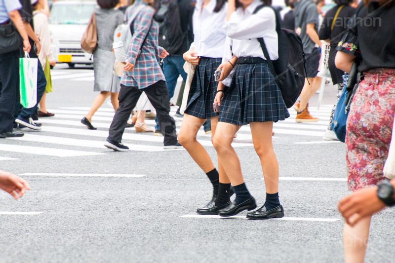 都会の雑踏,雑踏,都会,都心,東京,人混み,混雑,横断歩道,街角,街角スナップ,混む,人々,人物,渡る,歩く,通勤,通学,japan