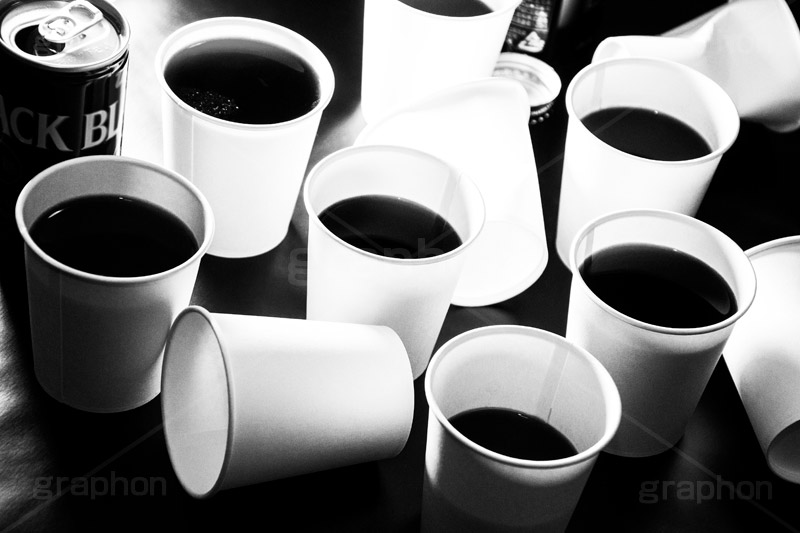 コーヒー(モノクロ),モノクロ,白黒,しろくろ,モノクローム,単色画,単彩画,単色,紙コップ
