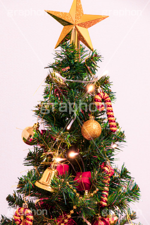 クリスマスツリー,クリスマスの星,星,スター,イルミネーション,イルミ,電飾,電球,冬,クリスマス,飾り,デコレーション,イベント,オーナメント,ボール,ベル,キャンディ,プレゼント,illumination,tree,candy,present,CHRISTMAS,Xmas,ornament,bell,star,フルサイズ撮影