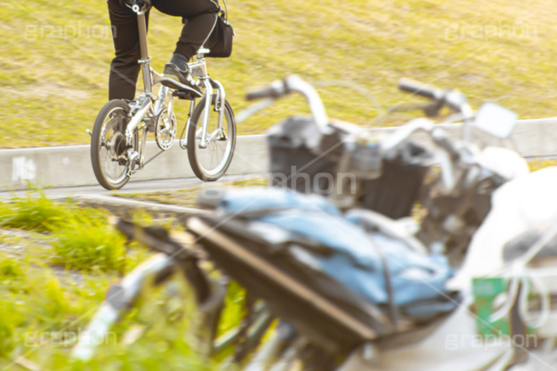 自転車,走る,走行,タイヤ,チャリ,ルール,マナー,交通,徐行,違反,距離,人物,街角,街角スナップ,スピード,サイクリング,bicycle,フルサイズ撮影