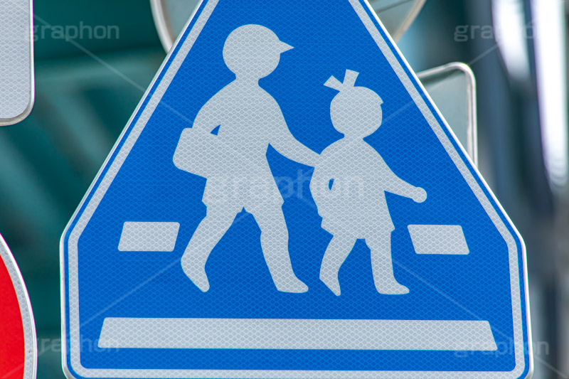 横断歩道,信号,子供,こども,道路,交通,標識,標示,道,看板,注意,ルール,rule,stop,road,フルサイズ撮影