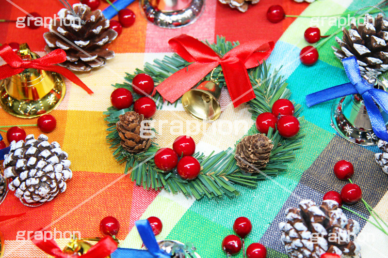 クリスマスリース,クリスマスオーナメント,クリスマス,CHRISTMAS,Xmas,飾り,デコレーション,リース,松ぼっくり,リボン,オーナメント,イベント,冬,パーティー,party,ornament,装飾,行事