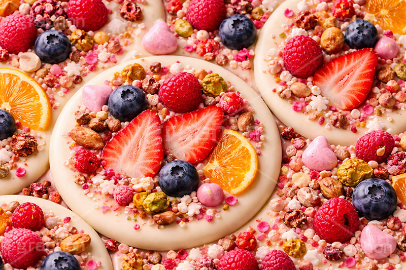 マンディアン,トッピング,ドライフルーツ,フランス,バレンタイン,バレンタインデー,チョコレート,菓子,お菓子,告白,愛,恋,恋愛,ラブ,らぶ,女子力,ガーリー,甘い,スイーツ,chocolate,valentine,sweet,AI生成素材