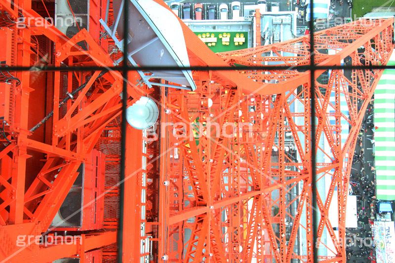 東京タワー下,東京タワー,Tokyo Tower,港区,高所,高所恐怖症,眺め,怖い,高い,見下ろす,展望台,展望,ガラス張り,ガラス床,鉄骨