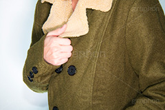 寒さに耐える男性,寒い,耐える,手,冬,人物,モデル,男性,男,青年,コート,上着,coat,model,寒気,震える,上着,コート,coat