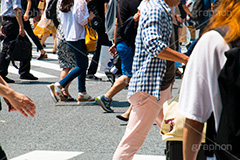 雑踏,都会の雑踏,都会,都心,東京,人混み,混雑,横断歩道,街角,街角スナップ,混む,人々,渡る,歩く,通勤,通学,足,人物,ビジネス,仕事,business,japan,japan