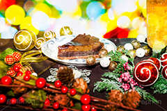 クリスマスパーティー,クリスマス,パーティー,CHRISTMAS,party,candle,キャンドル,オーナメント,ケーキ,チョコレート,チョコ,chocolate,wine,cake,dinner,illumination,イルミネーション,スパークリングワイン,ワイン,松ぼっくり,ディナー,キラキラ,スイーツ,デザート,dessert,winter,冬