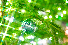 光り輝くクリスマスツリー,クリスマスツリー,イルミネーション,イルミ,illumination,tree,電飾,電球,発光ダイオード,LED,冬,キラキラ,綺麗,きれい,キレイ,煌,輝,デート,クリスマス,CHRISTMAS,Xmas,ornament,飾り,デコレーション,イベント,モミの木,もみの木,オーナメント,ボール,フルサイズ撮影