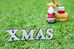 XMAS,サンタの森,サンタ,サンタクロース,トナカイ,プレゼント,クリスマスオーナメント,クリスマス,冬,おもちゃ,玩具,芝,芝生,present,CHRISTMAS,toy,ornament,present,フルサイズ撮影