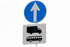 標識,標示,看板,トラック,ワゴン,車,自然,バス,大型車,矢印,car,sky,bus,フルサイズ撮影
