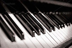鍵盤,モノクロ,白黒,しろくろ,モノクローム,単色画,単彩画,単色,レトロ,お洒落,おしゃれ,オシャレ,味わい,ピアノ