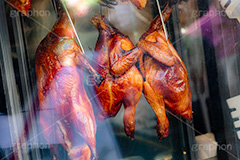 丸焼き,鳥の丸焼き,肉,北京ダック,チキン,ダック,中華,照り,吊る,chicken,フルサイズ撮影