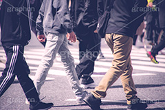 雑踏,都会の雑踏,都会,都心,東京,人混み,混雑,横断歩道,街角,街角スナップ,混む,人々,渡る,歩く,通勤,通学,足,交差点,人物,japan,フルサイズ撮影