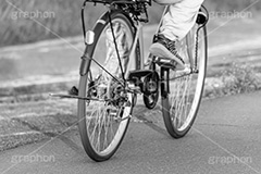 自転車,走る,走行,タイヤ,チャリ,ルール,マナー,交通,徐行,違反,距離,人物,街角,街角スナップ,モノクロ,白黒,スピード,サイクリング,bicycle,フルサイズ撮影
