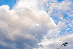 迫る雨雲,雨雲,ゲリラ豪雨,豪雨,積乱雲,雲,空,現象,空/天気,お天気,天気,怪しい,街灯,sky,フルサイズ撮影