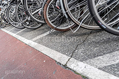 駐輪場,駐輪,自転車,チャリ,白線,並ぶ,交通,違反,タイヤ,ルール,マナー,bicycle